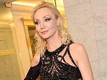 «Алло! Кто звонит? Весна?!»: Орбакайте в белом костюме с алыми узорами предстала на фото