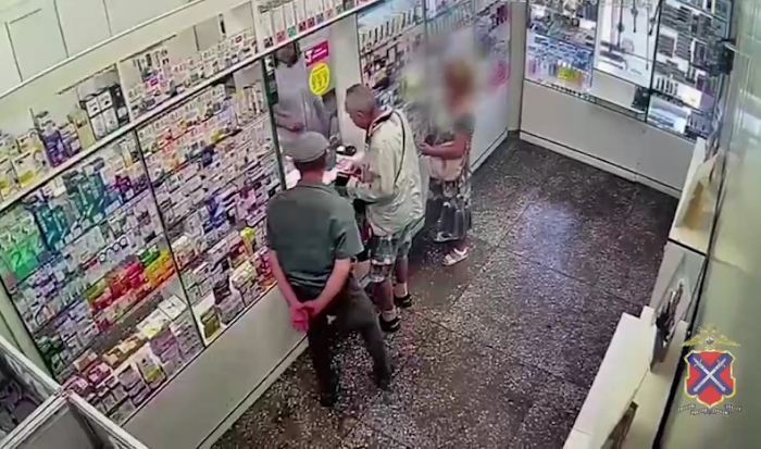 Под Волгоградом мужчина совершил дерзкий грабеж в аптеке