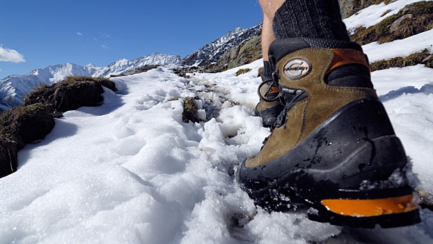 Остеопат: три вида обуви зимой носить нельзя из-за риска проблем с суставами