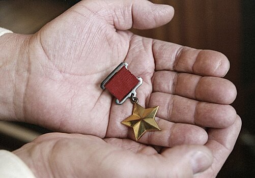 Кого и за что лишали звания Героя Советского Союза