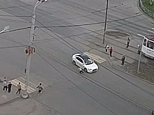 Поворачивала налево: на северо-западе Челябинска семилетний мальчик попал под машину