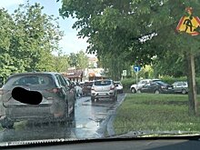 В Челнах водители пожаловались на пробку, образовавшуюся из-за очереди в MacDonald's