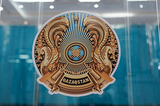 Токаев предложил сменить герб Казахстана