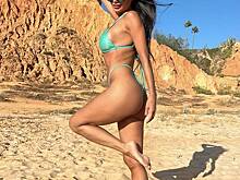 Николь Шерзингер снялась в бикини на пляже