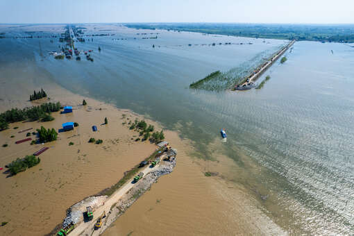 CCTV: прорыв дамбы произошел на втором по величине пресноводном озере в Китае