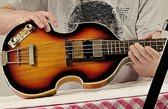 Пол Маккартни получил обратно украденную у него более 50 лет назад гитару