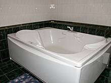 Тучный россиянин пять дней не мог выбраться из ванной