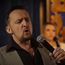 Украинский сатирик переделал хит Стаса Михайлова и спел про Зеленского — видео
