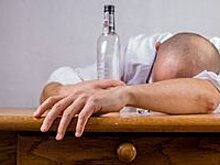 Минздрав: До 20% мужского работающего населения злоупотребляют алкоголем