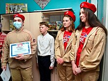На новоселье Рахим Азимов подарил юнармейцам Опаринского района форменную одежду