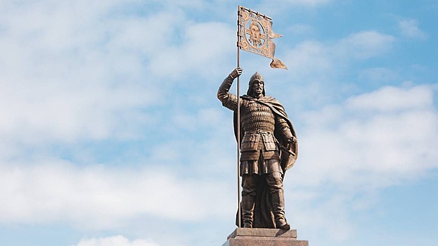 В Липецке открыли памятник Александру Невскому c цитатой Шамана