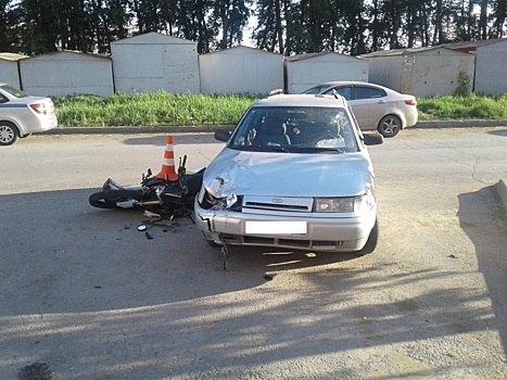 Школьника увезли в больницу после ДТП с мотоциклом и «Ладой» на Затулинке