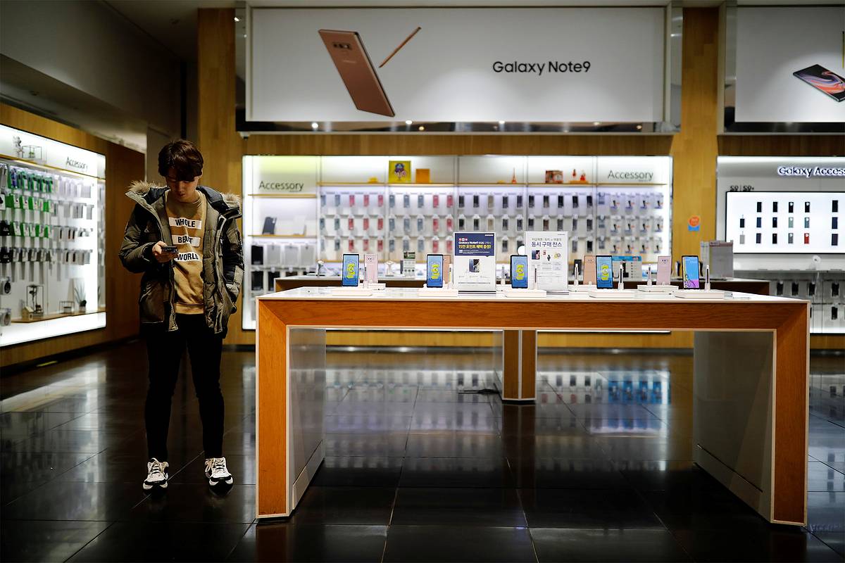 Старые смартфоны Samsung оказались дороже новых