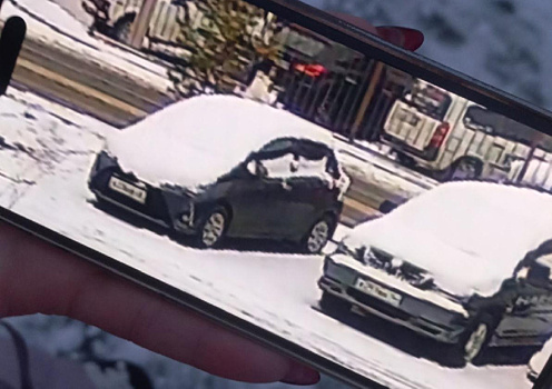 Благовещенка напала на девочку, которая для игры взяла снег с её автомобиля