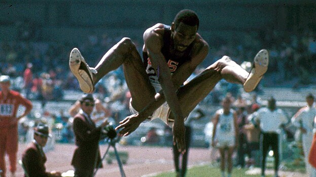 Чемпион ОИ по прыжкам в длину продал золотую медаль Игр‑1968 за $441 тысячу