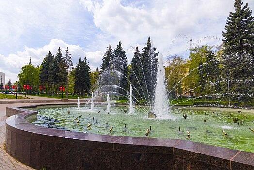 В Челябинске на радость жителям заработал главный городской фонтан