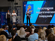 Председатель Гордумы Астрахани Игорь Седов выступил перед учителями на традиционном педсовете