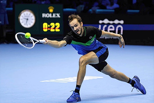 Медведев досрочно вышел в полуфинал Итогового турнира ATP