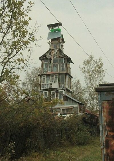 Многоэтажка с панорамными окнами.