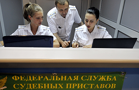 Почти три миллиона россиян не могут выехать за границу из-за долгов