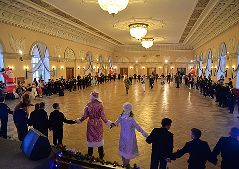 150 юнармейцев Морской школы Санкт-Петербурга приняли участие в новогоднем празднике