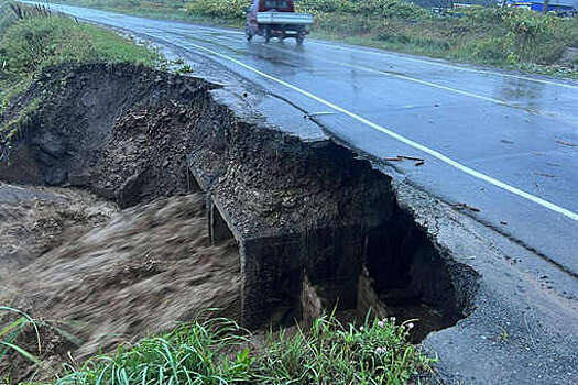 На Сахалине из-за схода селя закрылась дорога между Невельском и Горнозаводском