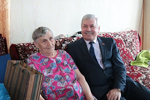 Владимир Мякуш распорядился оказать помощь карабашской долгожительнице