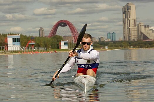 Олимпийский чемпион Юрий Постригай плывет на байдарке из Петербурга в Москву. Он хочет поставить рекорд России