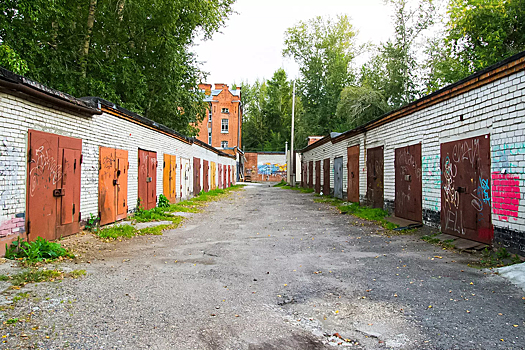 У россиян разрешат отбирать гаражи