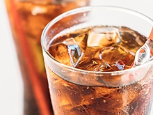 Гастроэнтеролог посоветовал альтернативу газировке на новогоднем столе