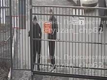 Мужчина выломал калитку на Касимовском шоссе в Рязани