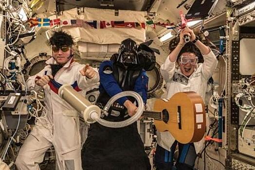 Космонавты отпраздновали Хеллоуин на Международной космической станции