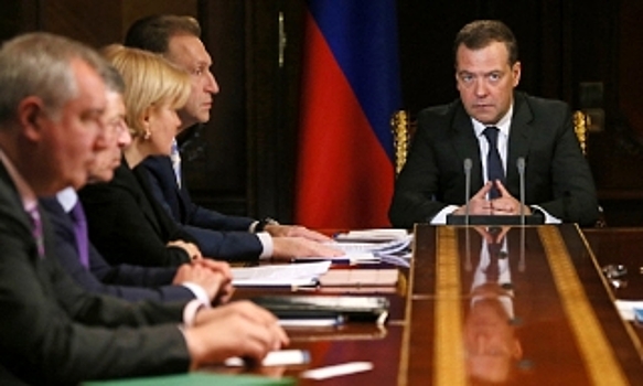 Д.Медведев утвердил проведение эксперимента по оценке качества работы медорганизаций через сайт госуслуг