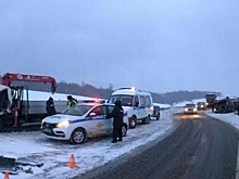 На трассе между Казанью и Челнами в ДТТ с манипулятором и минивэном погибли два человека