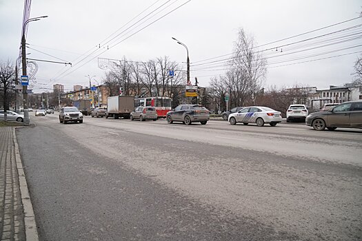 На месте стихийной парковки на улице Пушкинской в Ижевске могут сделать платную парковку