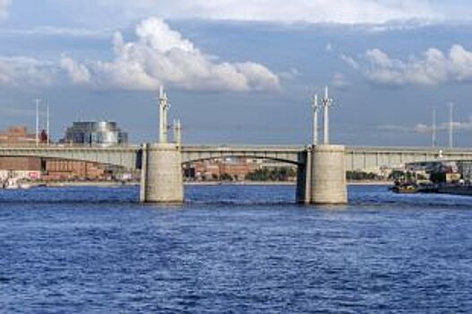 В ночь на среду в Петербурге разведут Кантемировский мост