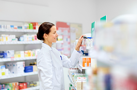 Москвичи смогут получить льготные лекарства в 300 коммерческих аптеках