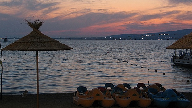 Названы курорты с самым теплым морем в России