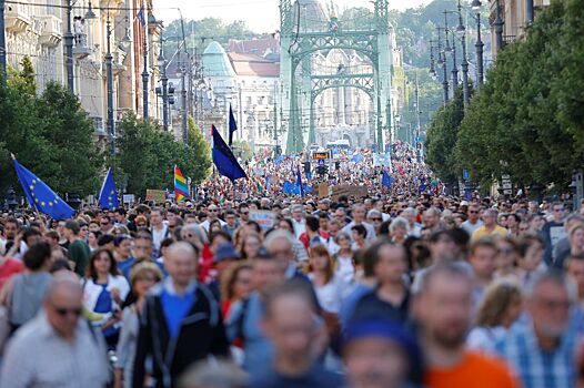 Тысячи активистов в Будапеште протестуют против Орбана