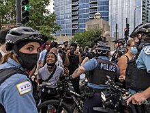 Трамп раскритиковал спортсменов, преклоняющих колено во время исполнения гимна