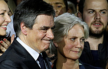 В Сенате Франции проходят обыски по делу жены Фийона