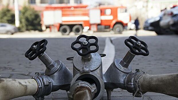 Пожарные ликвидировали открытое горение в торговом центре в Грозном