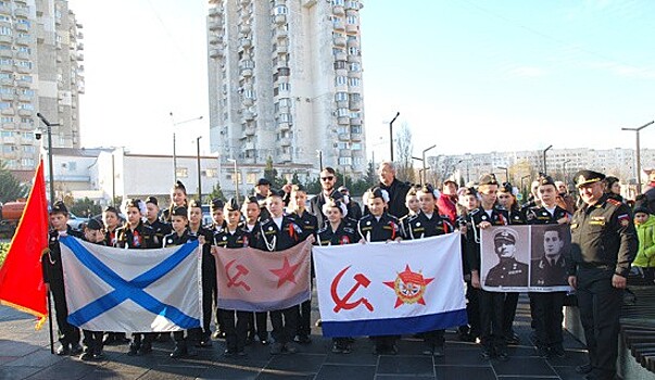 В Севастополе открыт памятный знак Герою Советского Союза Астану Кесаеву