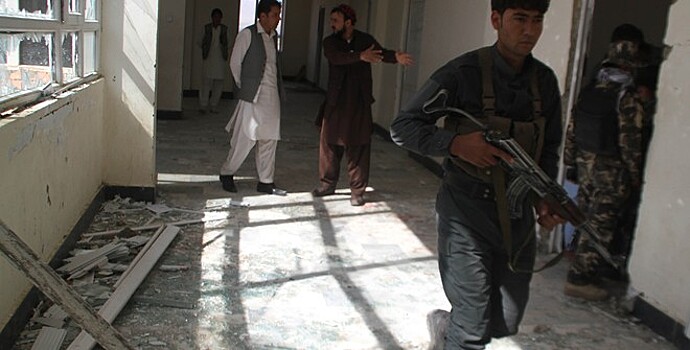 Число жертв взрыва у здания МВД Афганистана возросло до семи