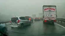 Во Владивостоке более 20 автомобилей попали в ДТП из-за тумана на трассе