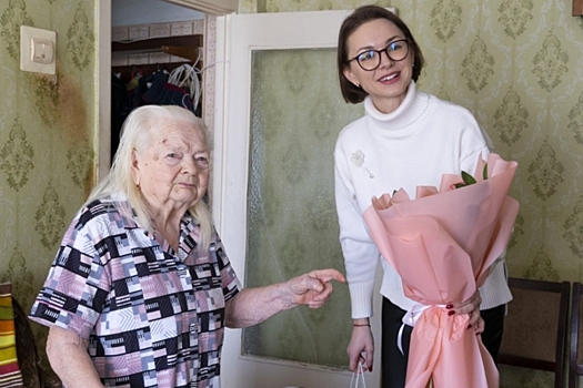 Екатеринбургские ветераны получили юбилейные медали из рук депутатов