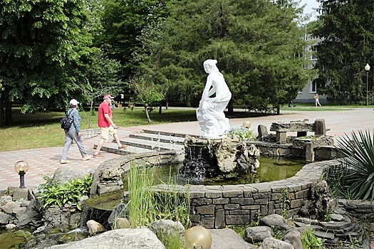 В Горячем Ключе обновили терренкур и украсили Тропу здоровья мозаикой