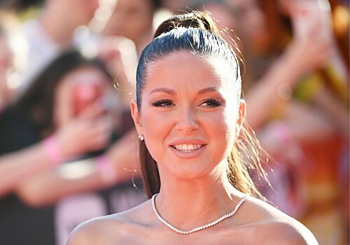 Нюша опубликовала селфи без макияжа