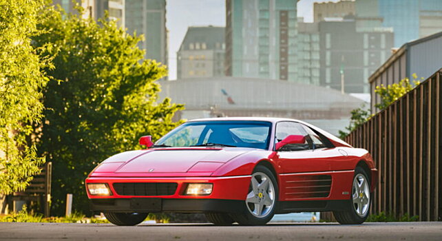 30-летний Ferrari на механике с пробегом 569 км продают за 80 тысяч долларов