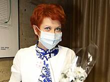 Оксана Сташенко пришла на премьеру фильма "Курьезы" в медицинской маске